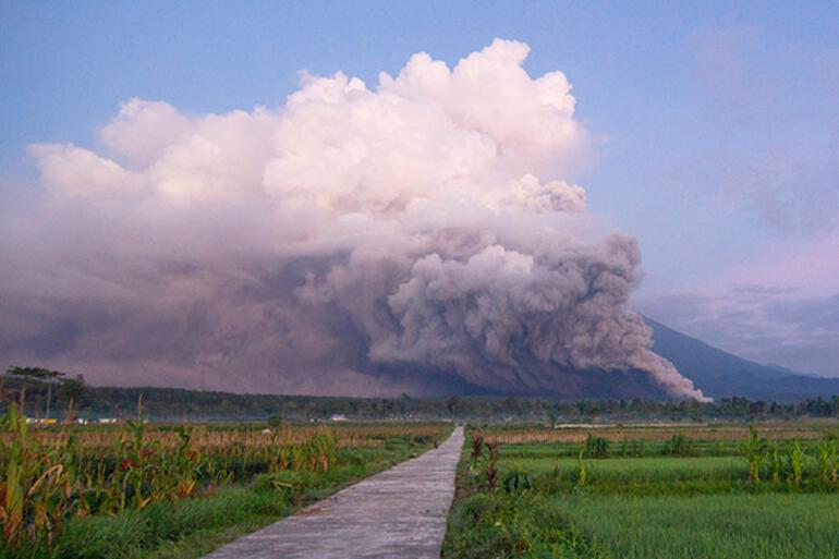 İndoneziyada Semeru vulkanı yenidən aktivləşib
