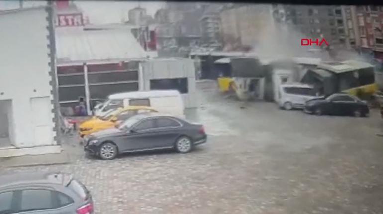Son dakika... İstanbulda tramvay ile İETT otobüsü çarpıştı: 4ü ağır 19 yaralı