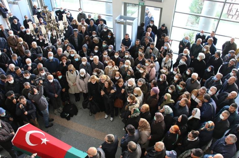 Özge Ulusoyun en zor görevi... Babasını son yolculuğuna uğurladı