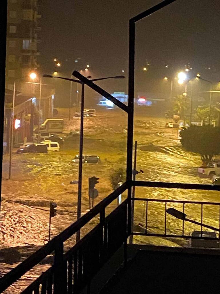 Antalyada yoğun yağış iki ilçede sele neden oldu, evleri su bastı