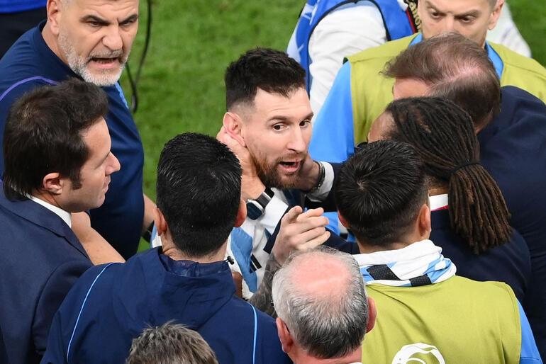 2022-ci il dünya çempionatı Hollandiya-Argentina oyunundan sonra Messi ilə Weghorst arasında baş verən hadisələrlə yadda qaldı.O, ilk dəfə həmin anlardan danışdı: Dəli oldu...