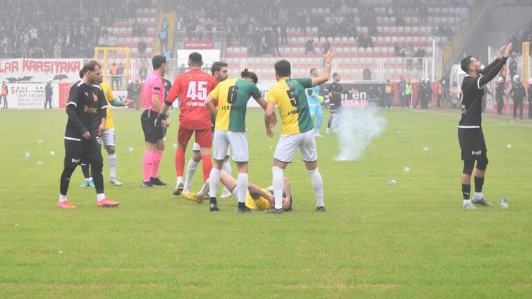 Batman Petrolspor - Şanlıurfaspor maçı saha olayları nedeniyle tatil edildi  - Futbol Haberleri