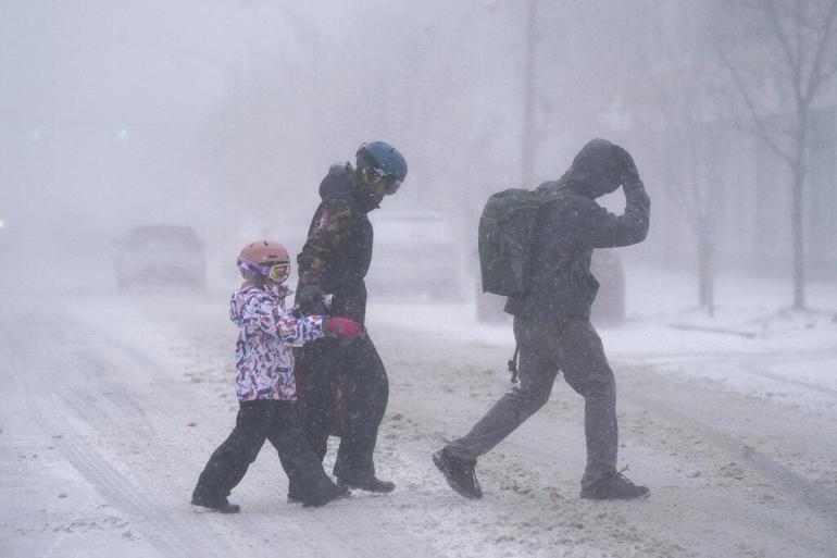 Temperatur 1 saatda enir, 17 ölü ABŞ 'bomba siklonu' xəbərdarlığı