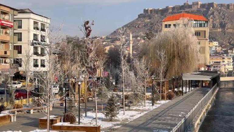 Bayburt buz kesti: Termometreler eksi 14 dereceyi gösterdi