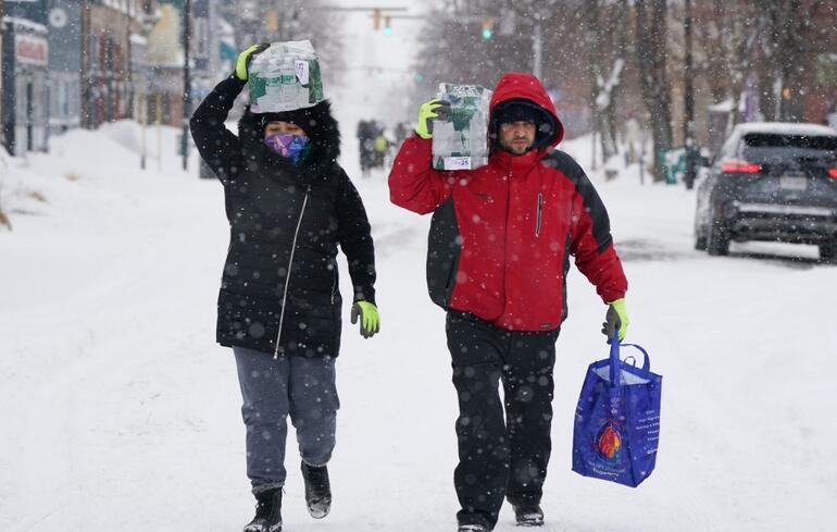ABDde kar esareti Ölü sayısında artış sürüyor... Sürücüler iki gün arabalarında mahsur kaldı