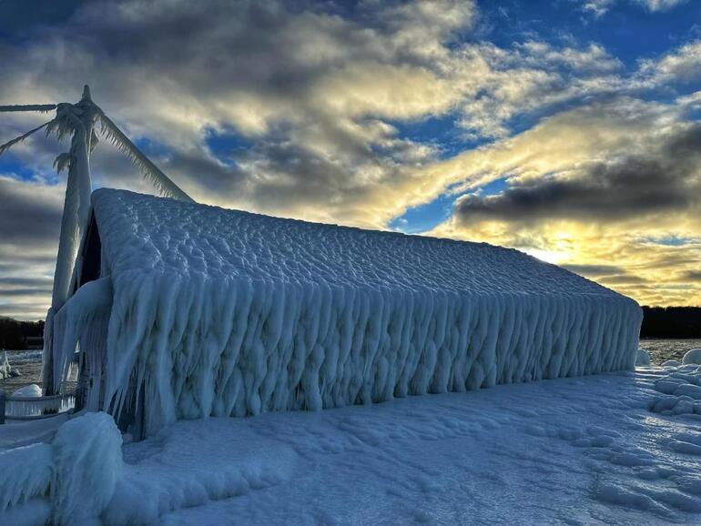 ABD'de göl kenarındaki kasaba tamamen buz tuttu - En Son Haberler