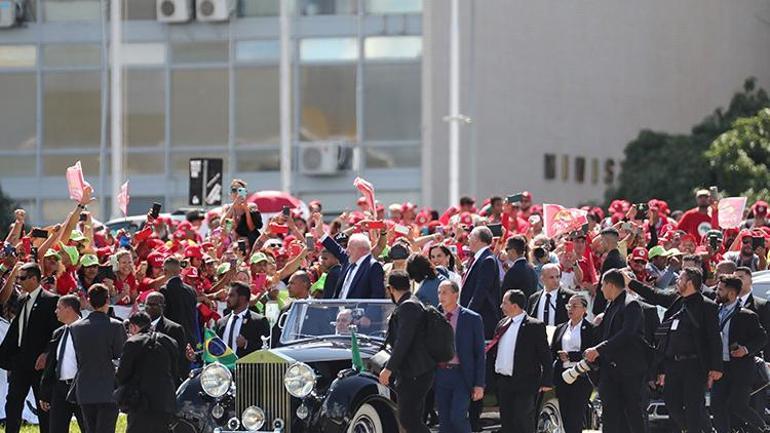 12 il sonra... Braziliyanın yeni prezidenti Lula and içib