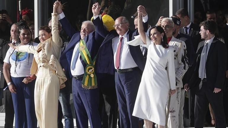 12 il sonra... Braziliyanın yeni prezidenti Lula and içib