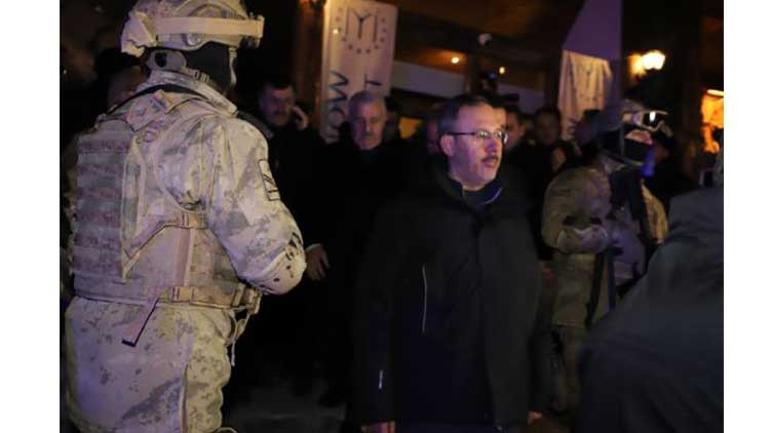 Son dakika: Kars Sarıkamışta otelin tavanı çöktü Olayda 32 kişi yaralandı