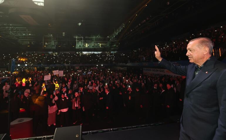 Son dakika: İstanbulda ÜNİAK FEST etkinliği... Cumhurbaşkanı Erdoğan: Gençlerimizle hiç kimsenin aramıza girmesine izin vermeyiz