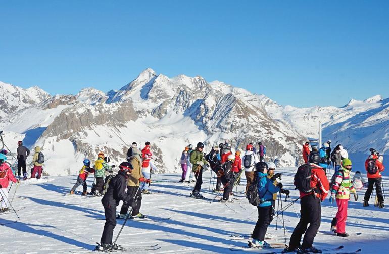 'La neve sta cadendo', è ora di sciare