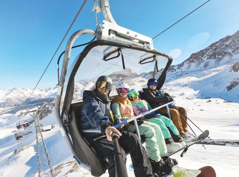 'La neve sta cadendo', è ora di sciare