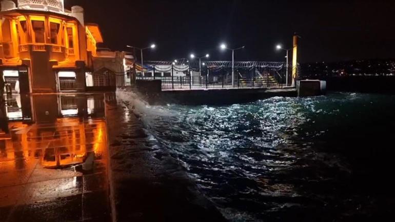 İstanbulda deniz ulaşımına lodos engeli