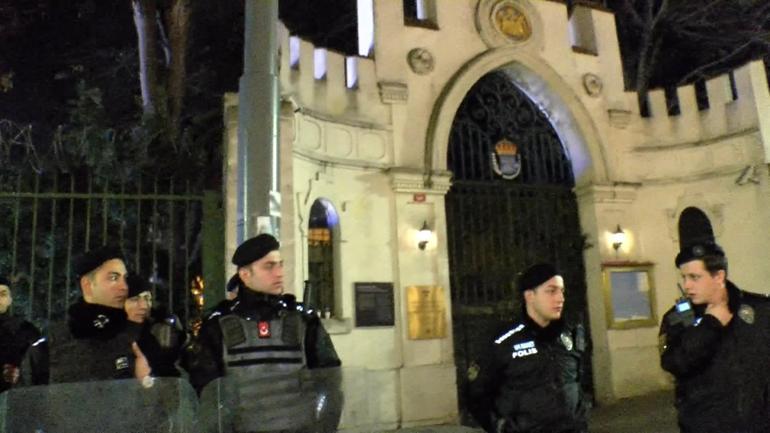İsveç Başkonsolosluğu önünde Kuran-ı Kerim protestosu