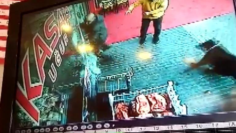 Köpekten kaçarken çarptığı cam kapıyı parçaladı