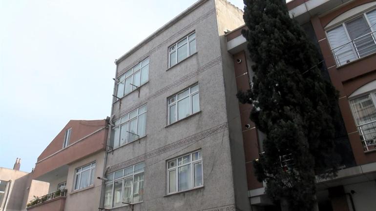 Kötü kokular gelince gerçek ortaya çıktı... 3 çocuk çöp evde çıplak halde bulundu