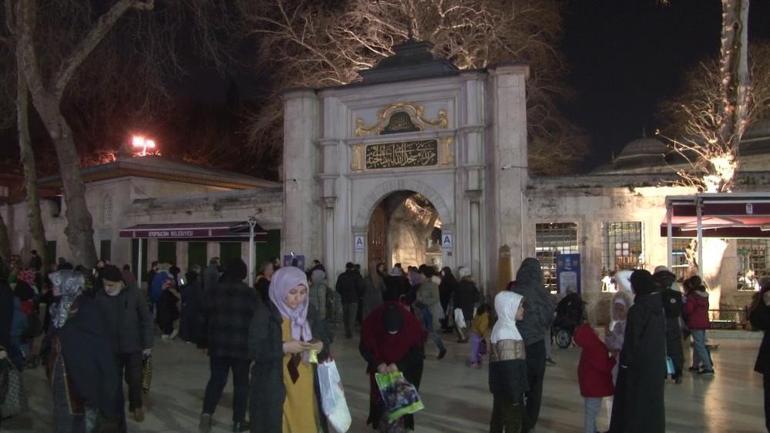 Ayasofya Camiinde Kandil coşkusu