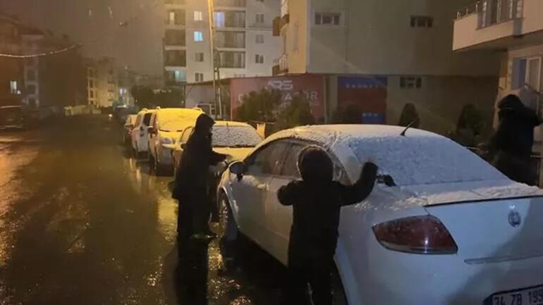 Son dakika... İstanbulda beklenen kar etkili oldu Meteorolojiden yeni uyarı geldi