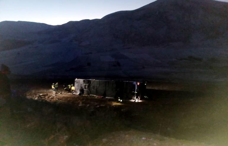 Afyonkarahisarda yolcu otobüsü devrildi: 6 ölü, 36 yaralı