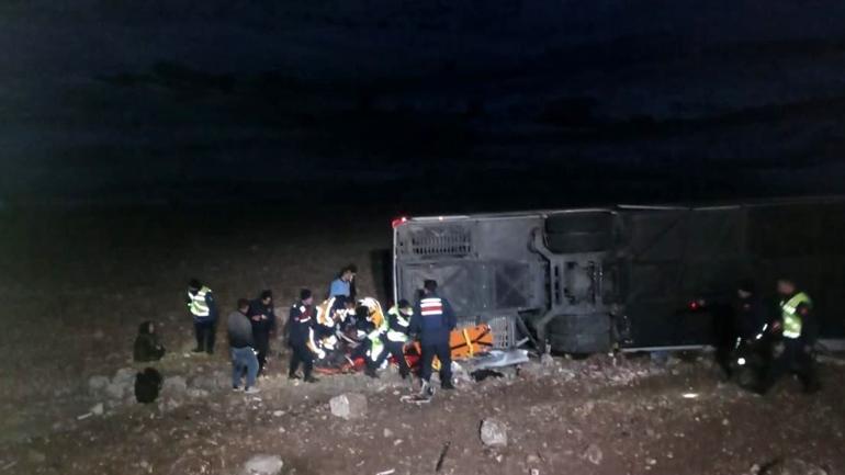 Afyonkarahisarda yolcu otobüsü devrildi: 6 ölü, 36 yaralı