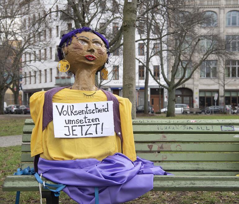 Berlin’de ‘Kamulaştırma Karnavalı’ protestosu