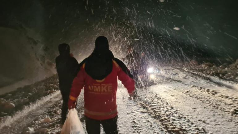 Türkiye kar altında Şehirlerarası yollar kapandı, sürücüler yolda kaldı... İşte yurtta son durum