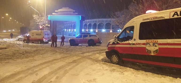 Türkiye kar altında Şehirlerarası yollar kapandı, sürücüler yolda kaldı... İşte yurtta son durum
