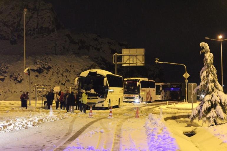 Türkiye kar altında Şehirlerarası yollar kapandı, sürücüler yolda kaldı... İşte yurtta son durum