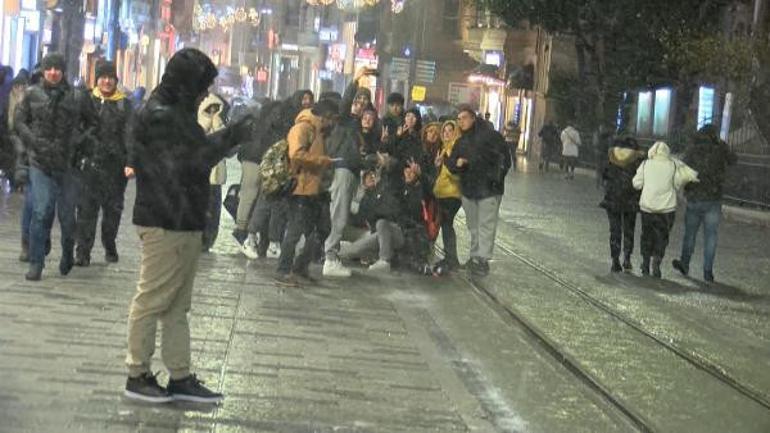 Türkiye kar altında Şehirlerarası yollar kapandı, sürücüler yolda kaldı... İşte yurtta son durum
