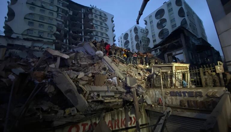 Son dakika Kahramanmaraşta 7,4 büyüklüğünde deprem meydana geldi Valilikler acı haberleri duyurdu
