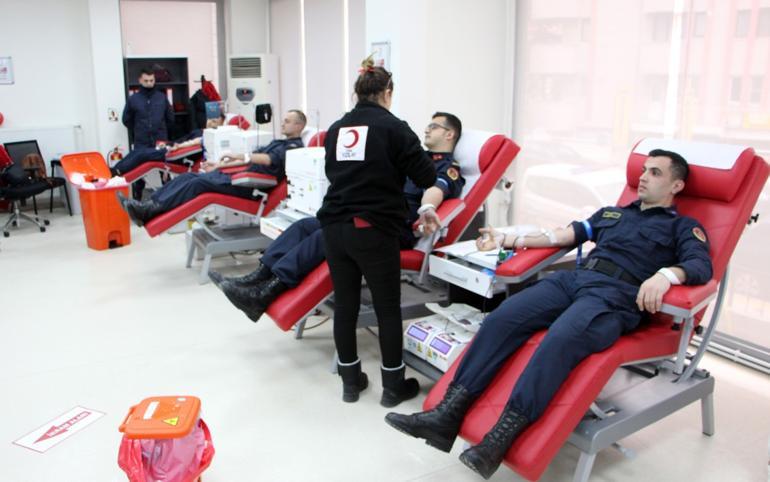 Türkiye tek yürek 81 ilden deprem bölgesine yardım yağıyor