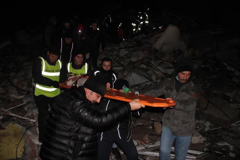 Hatayda 26 saat sonra gelen mutluluk: 2 çocuk enkazdan kurtarıldı