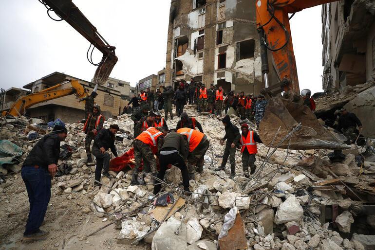 Deprem Suriyeyi de vurdu: En az 1444 kişi hayatını kaybetti