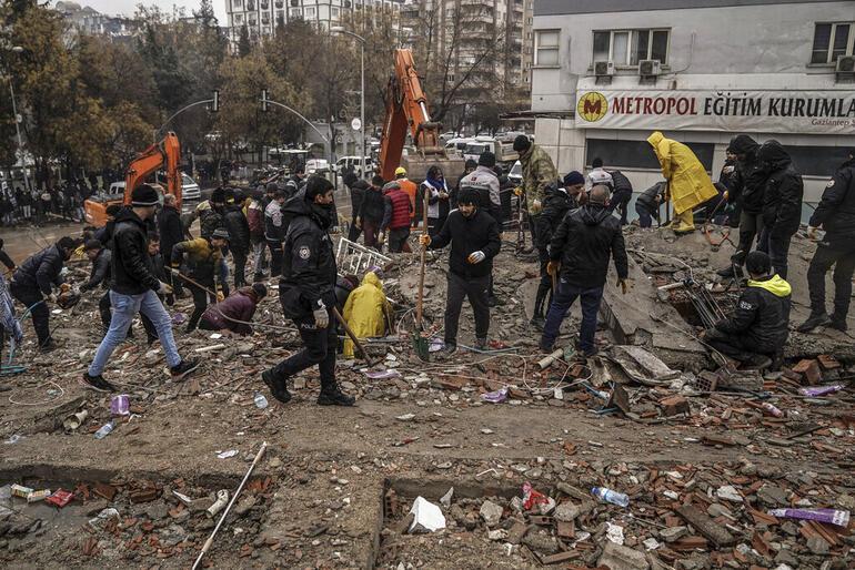 Son dakika... Büyük afette ikinci gün: Deprem felaketinde hayatını kaybedenlerin sayısı 3 bin 432