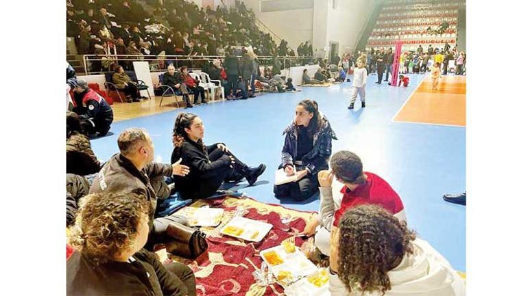 Yerle bir olan binadan mucize kurtuluş: 9. kattan yere yuvarlandılar