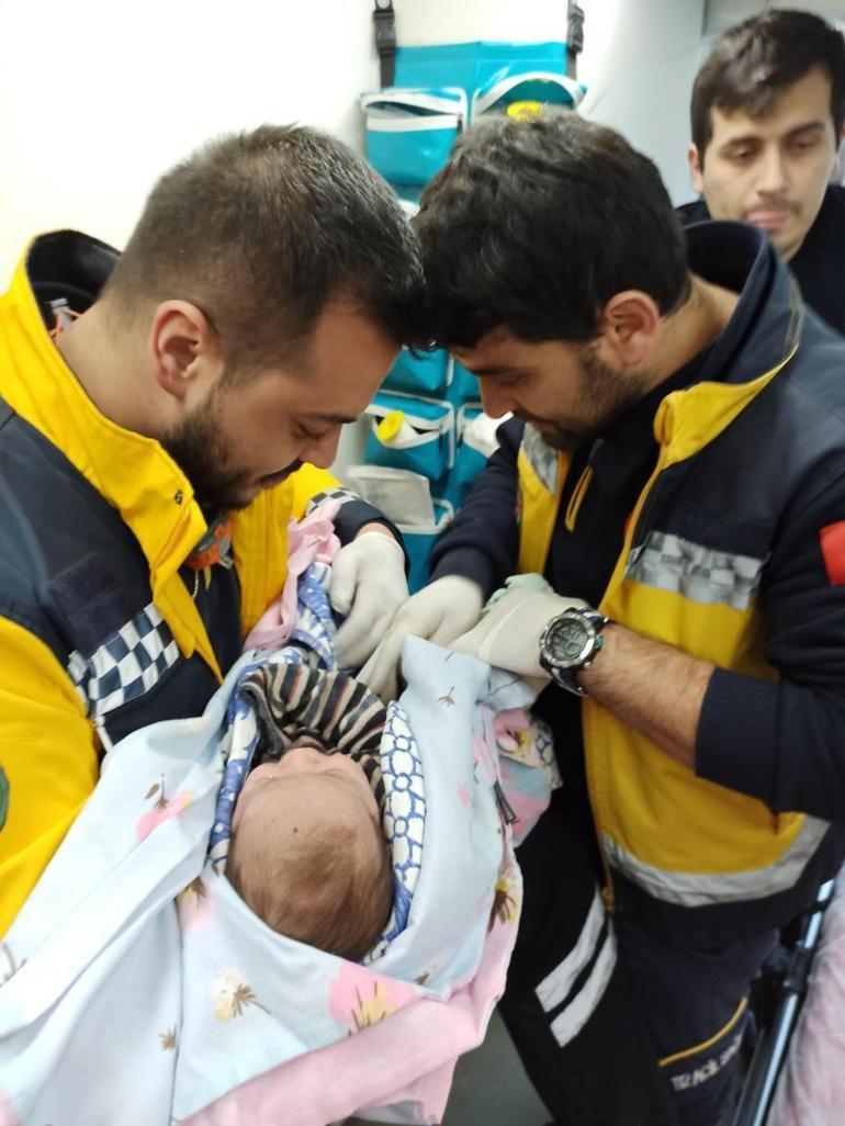 Umut dolu bekleyiş ve sevinç gözyaşları: Enkazdan mucize kurtuluşlar 100. saatte enkazdan çıkarıldılar