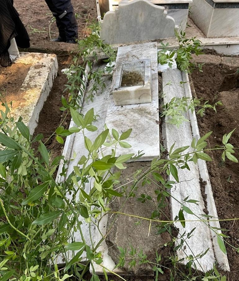 Mustafa Rahman Tohma depremde hayatını kaybeden annesini son yolculuğuna uğurladı