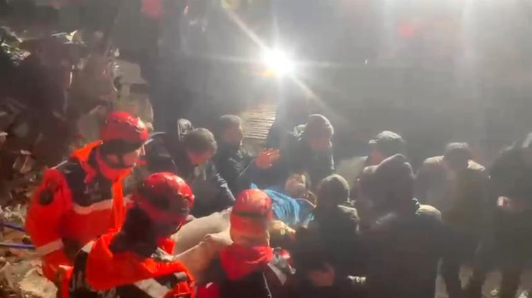 Kurtarılma videosunda selam vermişti, acı haber geldi Otel enkazında hayatını kaybeden rehber sayısı 18e yükseldi