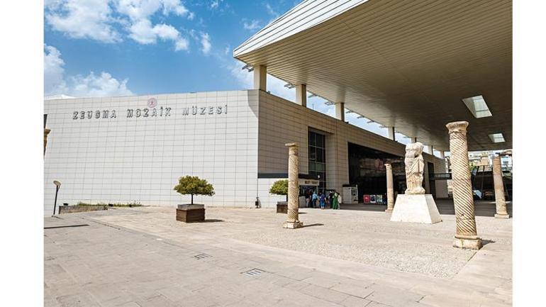 Deprem en önemli tarihi sit alanlarını da vurdu: Ayaktalar