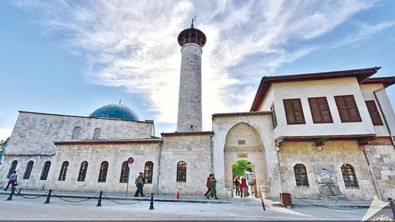 Deprem en önemli tarihi sit alanlarını da vurdu: Ayaktalar