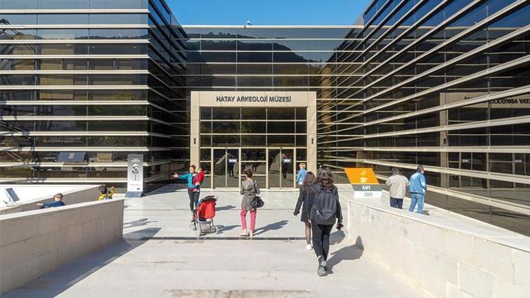 Deprem en önemli tarihi sit alanlarını da vurdu: Ayaktalar
