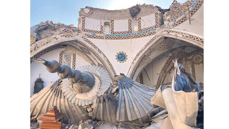 Deprem en önemli tarihi sit alanlarını da vurdu: Ayaktalar