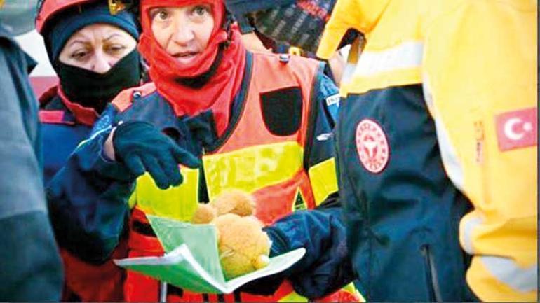 Canları pahasına iğneyle kuyu kazıyorlar