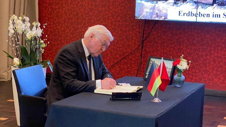 Steinmeier taziye defterini imzaladı