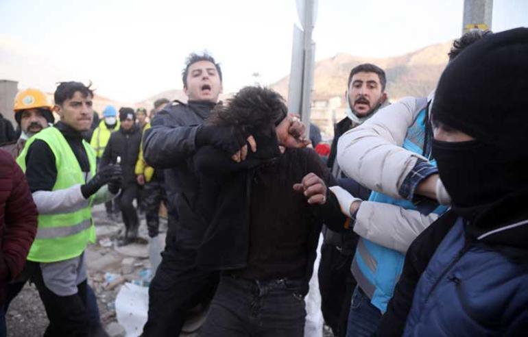 Enkazlarda hırsızlık girişiminde bulunan 20 şüpheli yakalandı