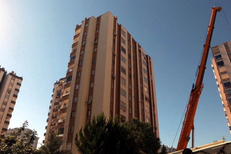 Adanada depremde bir bloğu yıkılan apartmanda oturanlar: İlk önce bir çığlık geldi...