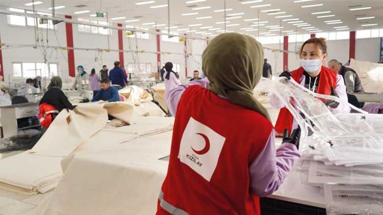 Kızılay günde 500 çadır üretiyor