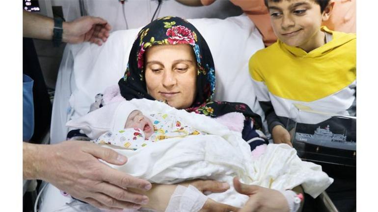Hürriyet yüzen hastane TCG Bayraktar’da