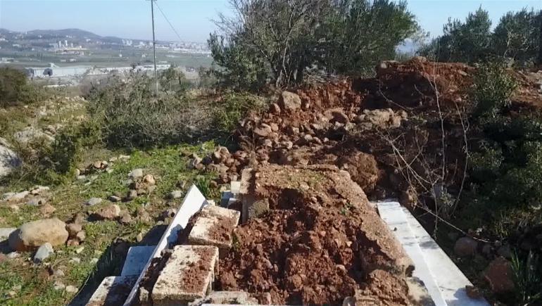 Deprem, köyü ortadan ikiye böldü Kıyamet kopuyor sandık