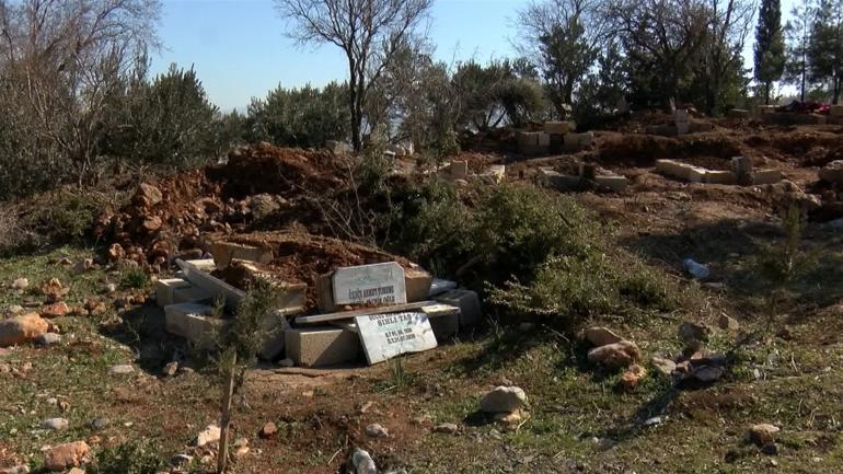 Deprem, köyü ortadan ikiye böldü Kıyamet kopuyor sandık
